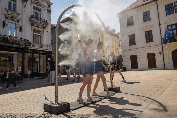 Ilustračný obrázok k článku Čaká nás horúci začiatok prázdnin: Búrky nečakajte, prehĺbi sa sucho a budú VYSOKÉ teploty