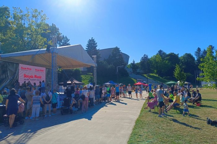 Ilustračný obrázok k článku TOP letné akcie týždňa: Bystrické PARKY ožijú JOGOU aj HUDBOU, a to zďaleka nie je všetko