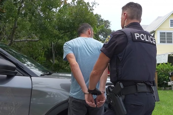 Ilustračný obrázok k článku Otec nechal dieťa v ROZPÁLENOM aute: Kým popíjal v bare, jeho synček ZOMIERAL