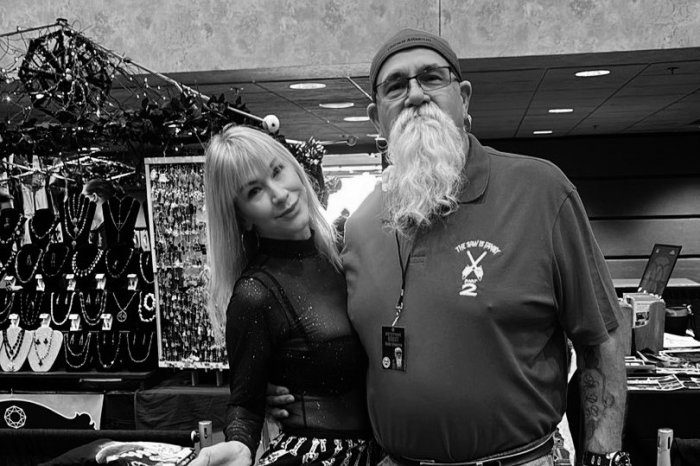 Ilustračný obrázok k článku Fanúšikov zasiahla SMUTNÁ správa: ZOMREL herec, ktorý hviezdil v Pirátoch z Karibiku