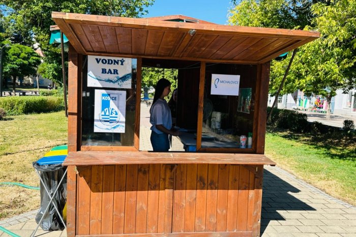 Ilustračný obrázok k článku Bojujte s HORÚČAVAMI: V Michalovciach sa aj tento rok osviežite vo VODNOM bare