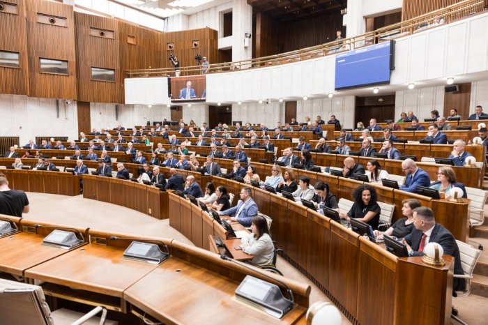 Ilustračný obrázok k článku Podľa PRIESKUMU by voľby vyhral SMER: Hlas klesá! SKOKANMI Republika a Slovensko