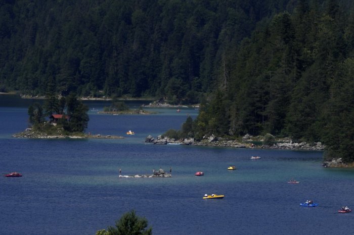 Ilustračný obrázok k článku Otec (†33) skočil za chlapcom (†6), ktorý vypadol z vodného bicykla! Už sa nevynorili