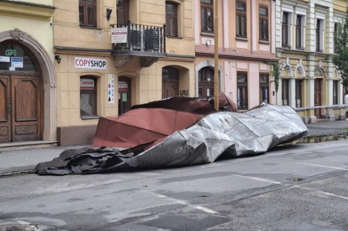 Ilustračný obrázok k článku ZATVORENÉ všetky cintoríny, areál Delne i toalety: Búrka v Prešove narobila problémy, FOTO
