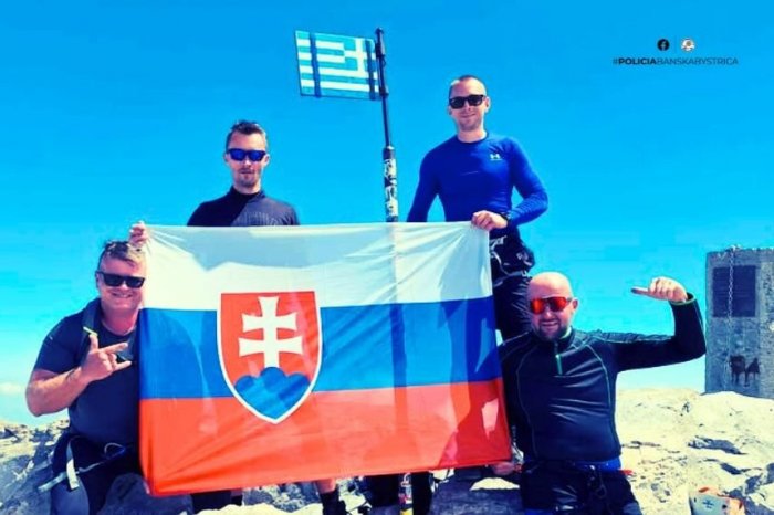 Ilustračný obrázok k článku Štvorica policajtov podala PARÁDNY výkon: Nad OLYMPOM zaviala slovenská vlajka