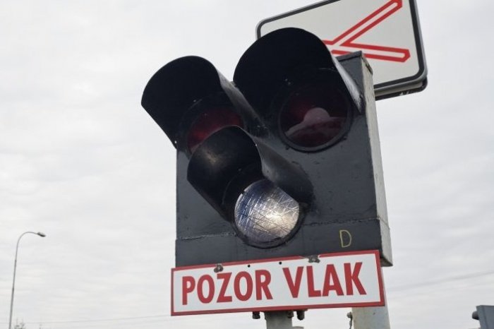 Ilustračný obrázok k článku Vodiči, POZOR! Železničné priecestie v Moravskom Svätom Jáne je NEPREJAZDNÉ