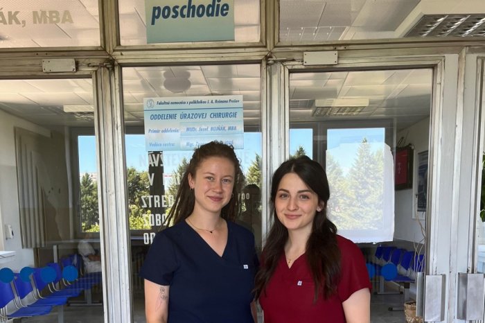 Ilustračný obrázok k článku Dôležité posily v prešovskej nemocnici: Počas leta pomáhajú s pacientmi Klára a Zuzana