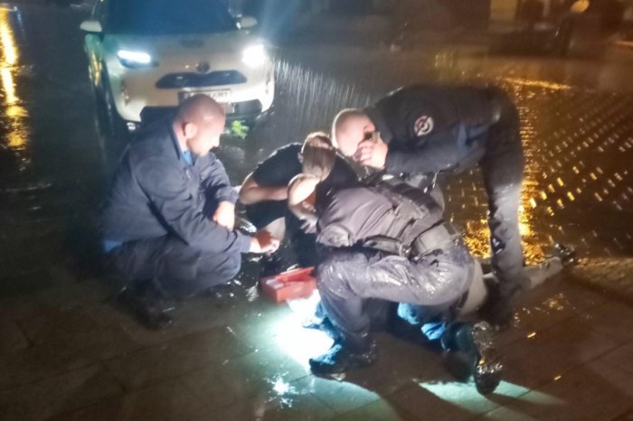 Ilustračný obrázok k článku DRÁMA v centre Nitry: Mladík narazil hlavou do Pribinovho meča! V daždi ostal NEHYBNE ležať