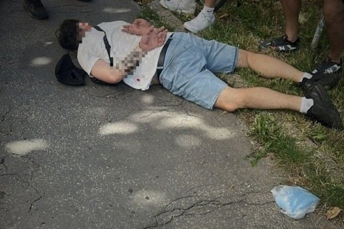 Ilustračný obrázok k článku Seniorka vyhodila z balkóna 10-TISÍC: Podvodníka o niekoľko minút chytili policajti