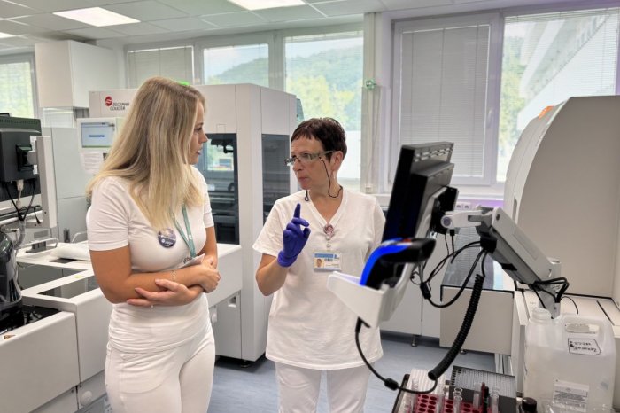 Ilustračný obrázok k článku Nevšedné VIDEO z Rooseveltovej nemocnice: Takto putuje vaša KRV v NOVEJ laboratórnej linke