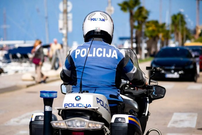 Ilustračný obrázok k článku ŠOK v penzióne v Chorvátsku: Do izby mamy s dieťaťom vtrhol NAHÝ muž! UKÁJAL sa pri posteli