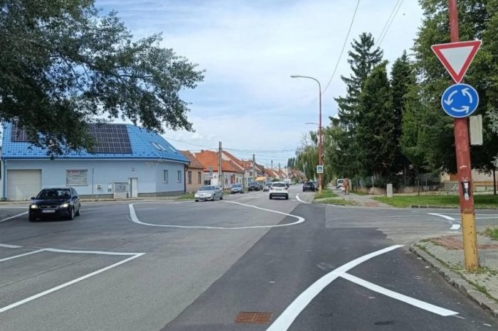 Ilustračný obrázok k článku V Trnave pribudli NOVÉ kruháče: Namaľovali ich priamo na cestu