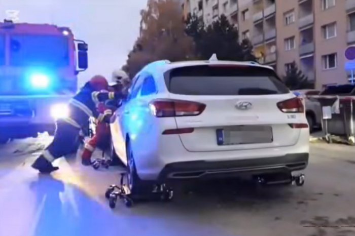 Ilustračný obrázok k článku Hasiči z Nitry poukázali na veľký PROBLÉM! Autá im na sídliskách často BLOKUJÚ prejazd