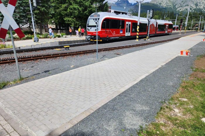 Ilustračný obrázok k článku Parádna NOVINKA na Štrbskom plese: Železnice tam zrealizovali ďalšie nástupište