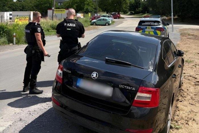 Ilustračný obrázok k článku Policajti v Nitre zastavili NABÚRANÚ Octaviu: Vodič jazdil NADROGOVANÝ a bez vodičáku