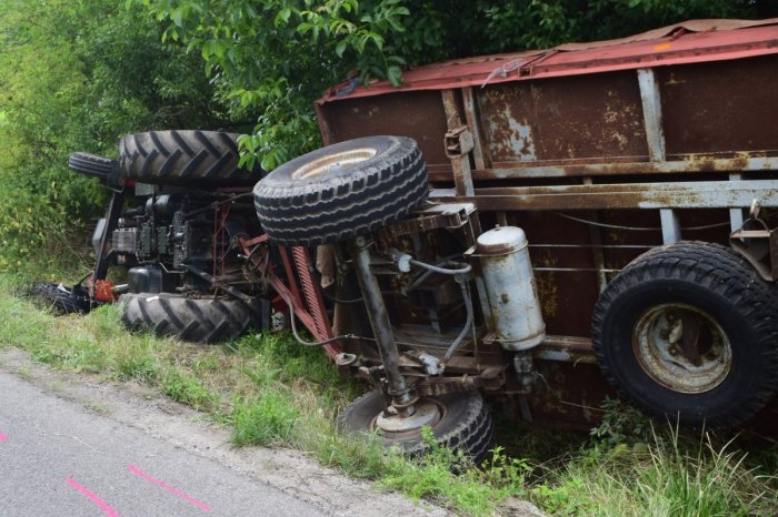 Ilustračný obrázok k článku OPITÝ traktorista narazil do dodávky a utiekol: Potom sa PREVRÁTIL do jarku!