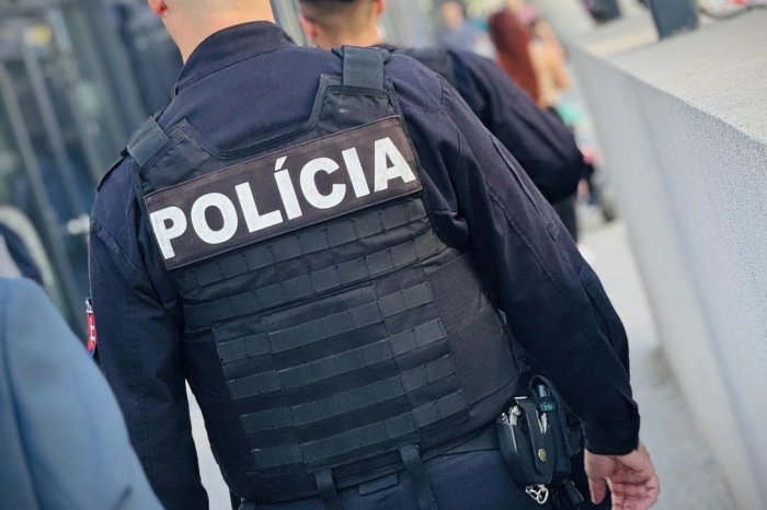 Ilustračný obrázok k článku Hrozné okamihy na východe: Muž napadol ženu a policajtom sa vyhrážal, že im ODREŽE hlavy