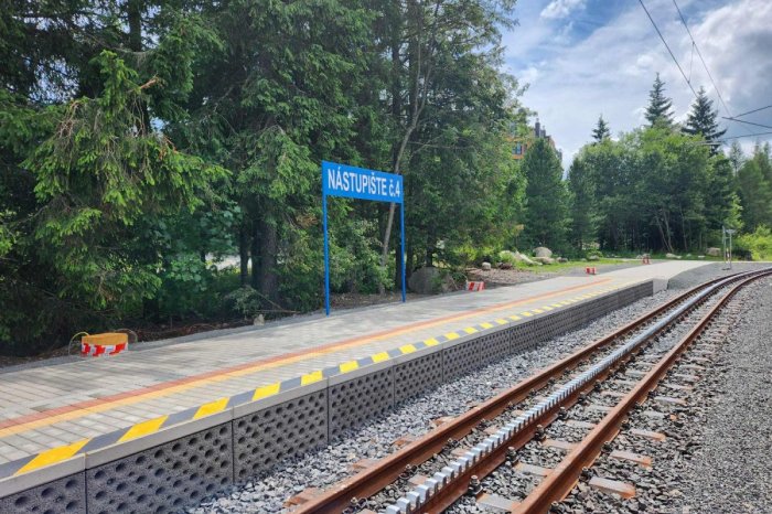 Ilustračný obrázok k článku Ráž chváli nové nástupište na Štrbskom Plese: Oveľa lepšie sa rozloží nápor turistov