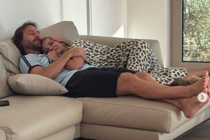 Ilustračný obrázok k článku Snúbenca Dary Rolins prichytili s INOU ženou: Na nočnú prechádzku Nedvěda reaguje aj speváčka