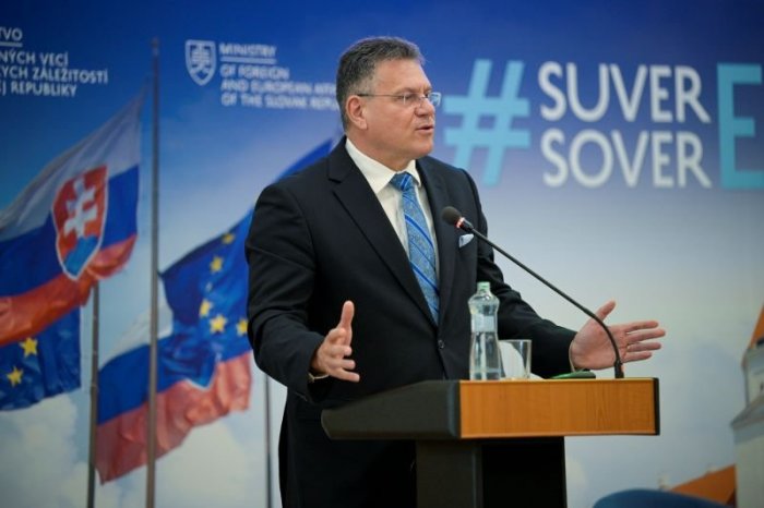 Ilustračný obrázok k článku SNS žiada premiéra, aby vyzval eurokomisára Šefčoviča na VZDANIE sa funkcie