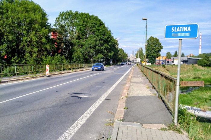 Ilustračný obrázok k článku Vodičov čakajú ďalšie OBMEDZENIA: Most pri Bučine dostane NOVÝ povrch, s čím treba počítať?