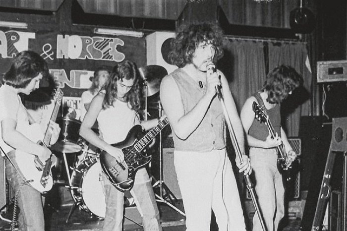 Ilustračný obrázok k článku Krutá rana pre fanúšikov Iron Maiden: ZOMREL pôvodný spevák dnes už legendárnej kapely