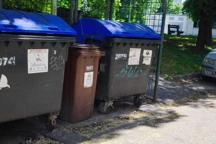 Ilustračný obrázok k článku Seniorka z Nitry prišla o 20-TISÍC! Peniaze dala do smetiaka: Naletela PODVODNÍKOM