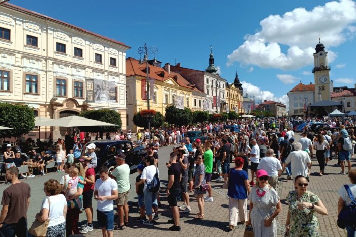 Ilustračný obrázok k článku Máme pre vás 20 TIPOV na VÍKEND: Lákadlami budú VETERÁNY, farmárske TRHY aj BLŠÁK