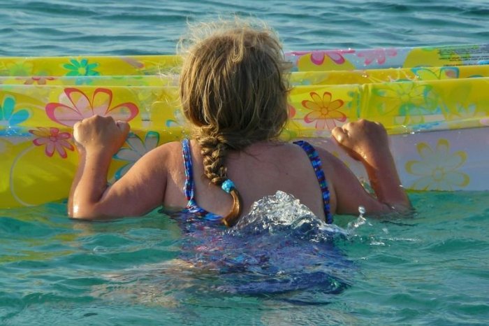 Ilustračný obrázok k článku Tragédia pri gréckom pobreží: 11-ročné dievča ZOMRELO na mori, uniesla ho nafukovačka