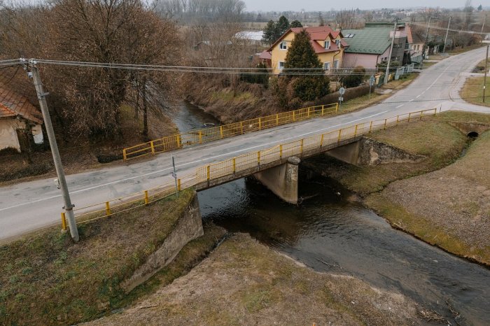 Ilustračný obrázok k článku 80-ročný most ZBÚRAJÚ: Nahradia ho úplne NOVÝM! Pozor na OBCHÁDZKU