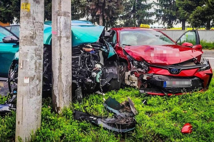 Ilustračný obrázok k článku NADROGOVANÝ taxikár spôsobil nehodu! ZDEMOLOVAL auto, v ktorom boli DETI