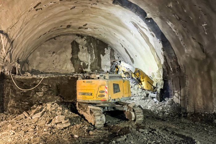 Ilustračný obrázok k článku Na stavbe tunela Okruhliak pracuje 450 robotníkov: Už je vyrazený takmer z polovice