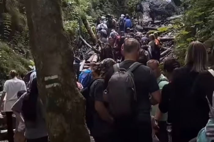 Ilustračný obrázok k článku Slováci HROMŽIA: V Tatrách to vyzerá ako pri akciách v obchode: Zápchy a tlačenica!