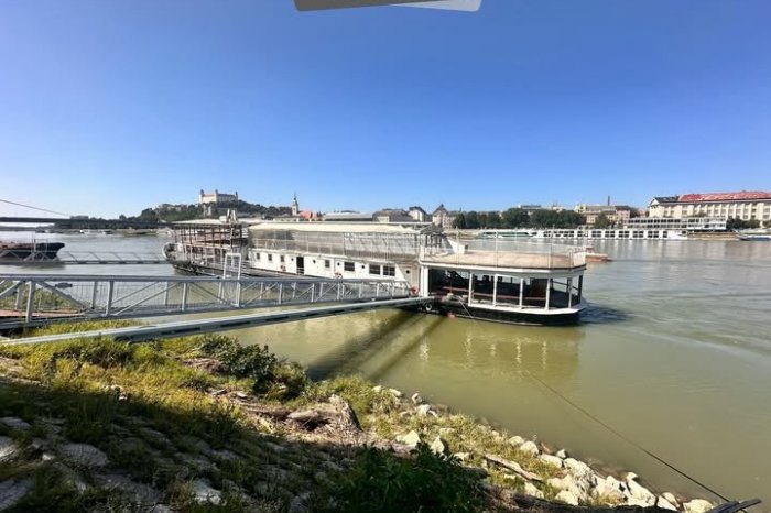 Ilustračný obrázok k článku Zásah hasičov na Dunaji! Potápala sa loď herca Adyho Hajdu, v ktorej sídli Divadlo v podpalubí