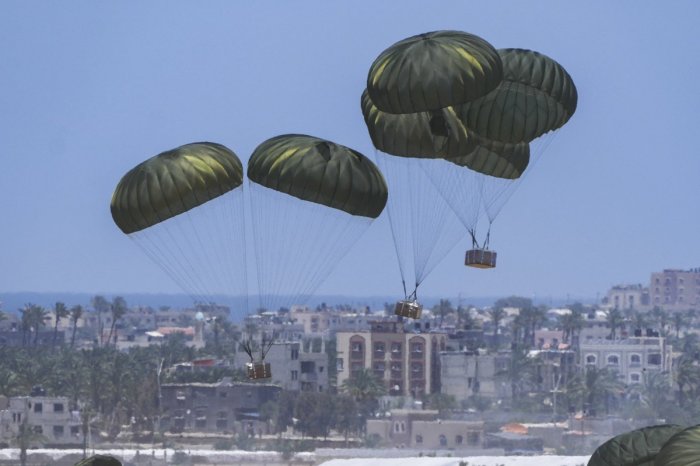 Ilustračný obrázok k článku HOROROVÉ video z Pásma Gazy: Chlapca (†14) ZABIL balík vyhodený z lietadla