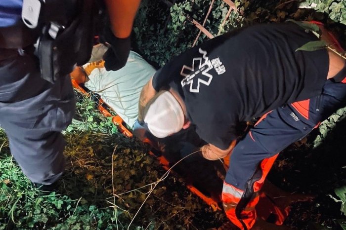 Ilustračný obrázok k článku Policajti reagovali na volanie o POMOC: Muž ležal v BOLESTIACH! Od pása dole NIČ necítil