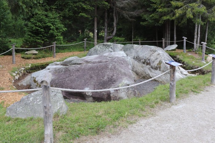 Ilustračný obrázok k článku Vedeli ste o tom? Na Štrbskom Plese nájdeme unikátny pozdrav z PRAVEKU