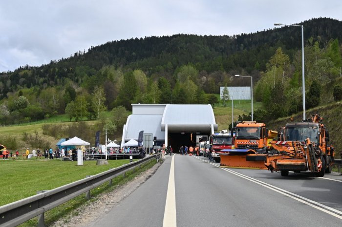 Ilustračný obrázok k článku Vysoká záťaž zdegradovala vozovku: Na Branisku opravujú horský priechod, platia obmedzenia