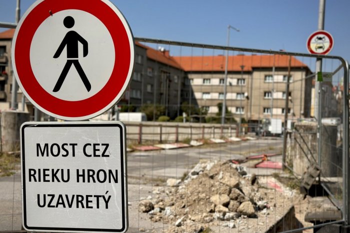 Ilustračný obrázok k článku Most pri malej železničnej stanici je UZAVRETÝ: Hrozí RIZIKO úrazu, VARUJE mesto