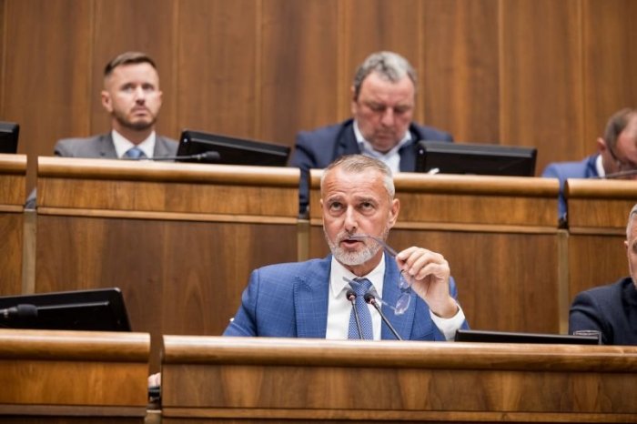 Ilustračný obrázok k článku Raši: Zrušenie žúp NIE JE dobrý nápad, Slovensko by prišlo o eurofondy