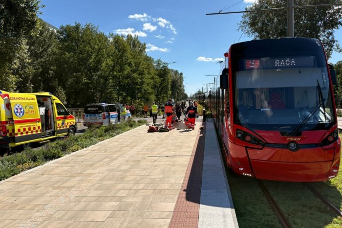 Ilustračný obrázok k článku TRAGÉDIA v Petržalke! Cyklista NEPREŽIL zrážku s električkou