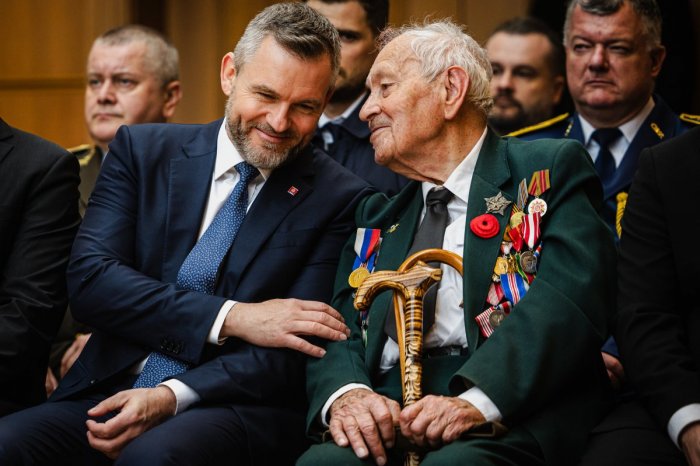 Ilustračný obrázok k článku POCTA pre hrdinu SNP Vladimíra Strmeňa: Narodeninovú GRATULÁCIU dostal aj od Pellegriniho