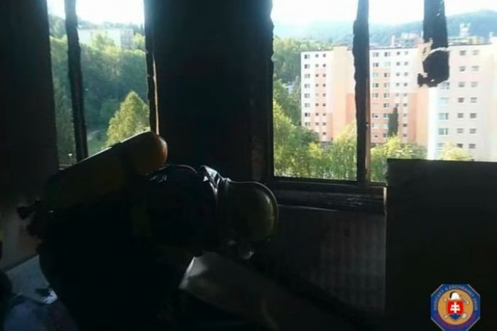 Ilustračný obrázok k článku DRÁMA v bytovom dome: Hasiči ľudí EVAKUOVALI, v HORIACEJ izbe našli ženu, VIDEO