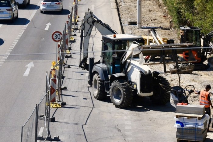 Ilustračný obrázok k článku Vodiči, POZOR! Koncom týždňa budú pokračovať práce na výstavbe trolejbusovej trate