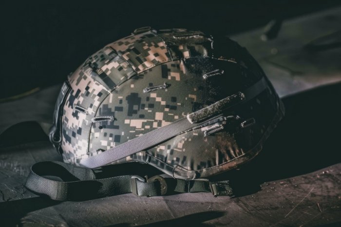 Ilustračný obrázok k článku Adept na Darwinovu cenu? Kamaráti testovali prilby STREĽBOU do hlavy! Jeden neprežil