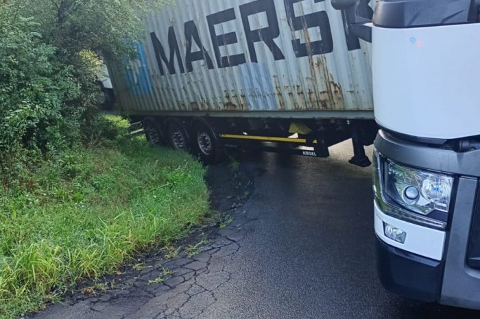 Ilustračný obrázok k článku Cestu na juhu Slovenska UZAVRELI: Skrížil sa tam kamión, kadiaľ vedie OBCHÁDZKA? FOTO