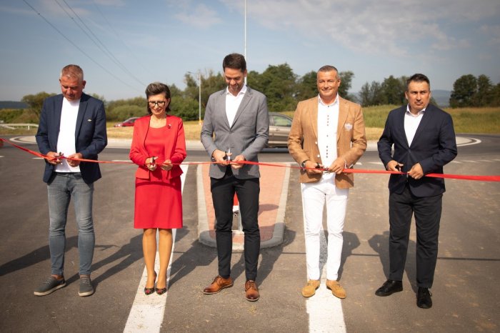 Ilustračný obrázok k článku Má byť BEZPEČNEJŠIA a PLYNULEJŠIA: Na NOVÚ okružnú KRIŽOVATKU prispel aj súkromník, FOTO