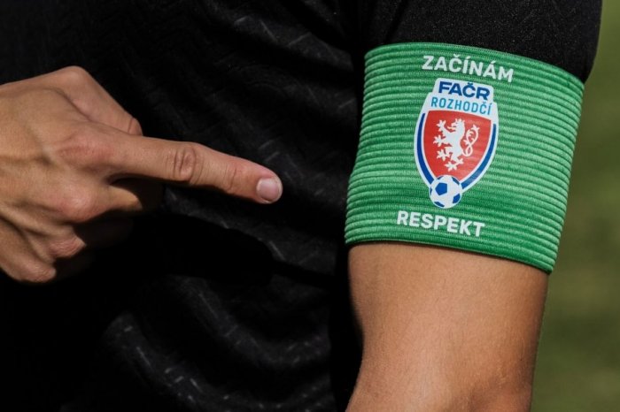 Ilustračný obrázok k článku ŠKANDÁL v českom futbale: Tréner ŠKRTIL mladého rozhodcu! Zasahovali aj policajti