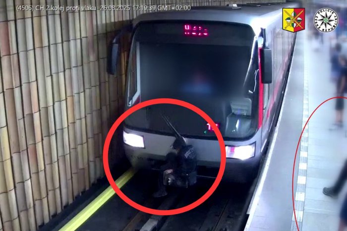 Ilustračný obrázok k článku Čo to stváral? Mladík sa viezol na idúcom metre! Pridŕžal sa stierača, VIDEO