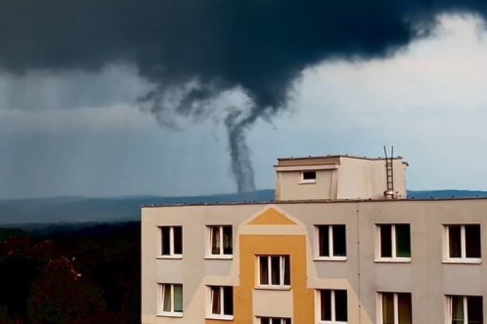 Ilustračný obrázok k článku Južnou Moravou sa prehnalo slabšie TORNÁDO! Podarilo sa ho zachytiť na VIDEO